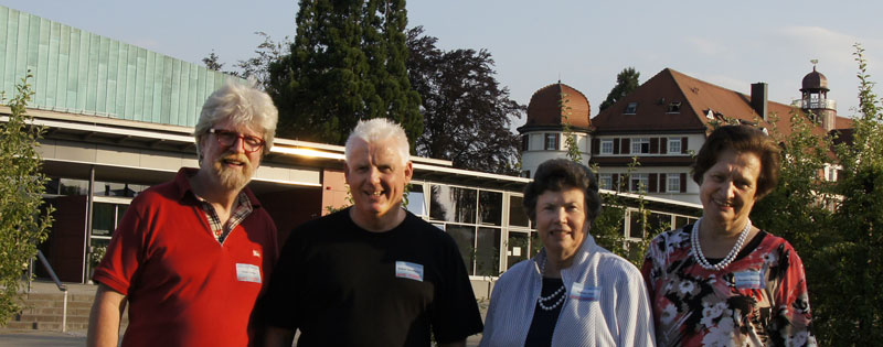 Pamela Giehl, Barbara Rumpus und Peter Ischka mit Robert Henderson